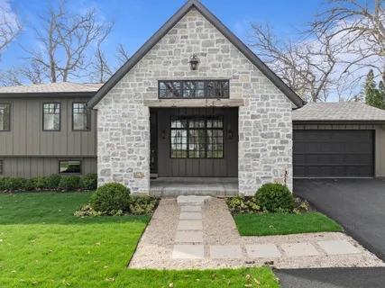 $1,795,000 | 853 Sauganash Drive, Fontana, WI 53125