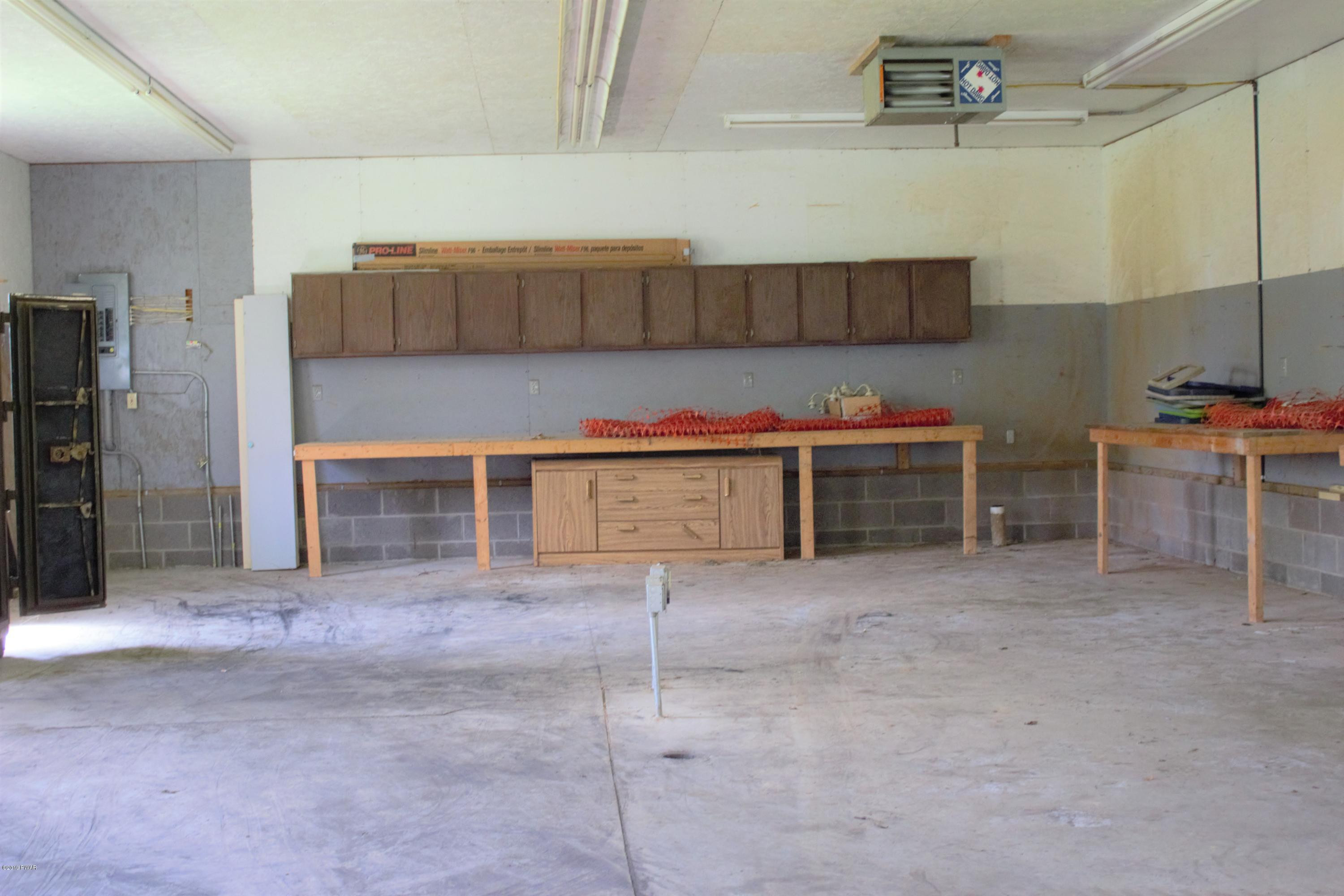 100 Lee Road Carbondale, PA 18407 - Photo 26 of 27 Garage