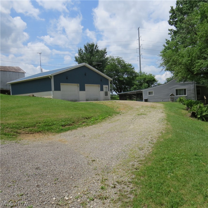 3086 Apollo Road Southeast Carrollton, OH 44615 - Photo 7 of 49 Driveway Entry