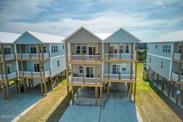 $529,000 | 128 Sea Gull Lane, North Topsail Beach, NC 28460