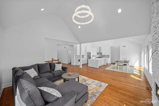 $998,000 | 7625 Dunham Road, Woodridge, IL 60517