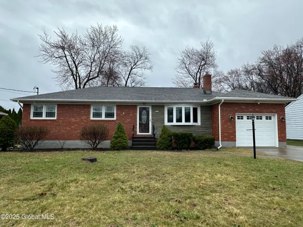 $2,700 | 11 Campagna Drive, Colonie, NY 12205