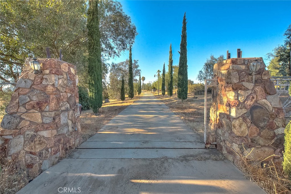 16770 Rocky Glen Road Perris, CA 92570 - Photo 4 of 79 Front gate