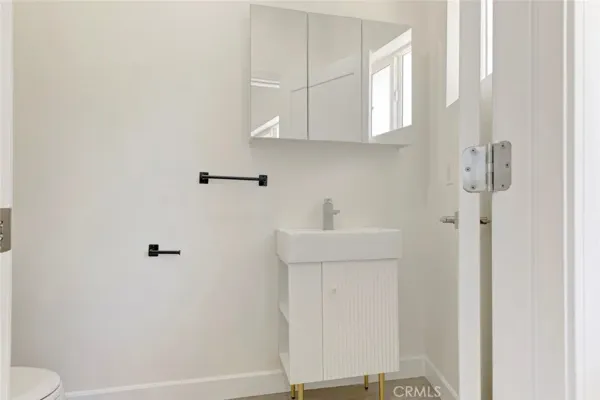 $3,200 | 7044 Greeley Street, Unit 3, Tujunga, CA 91042