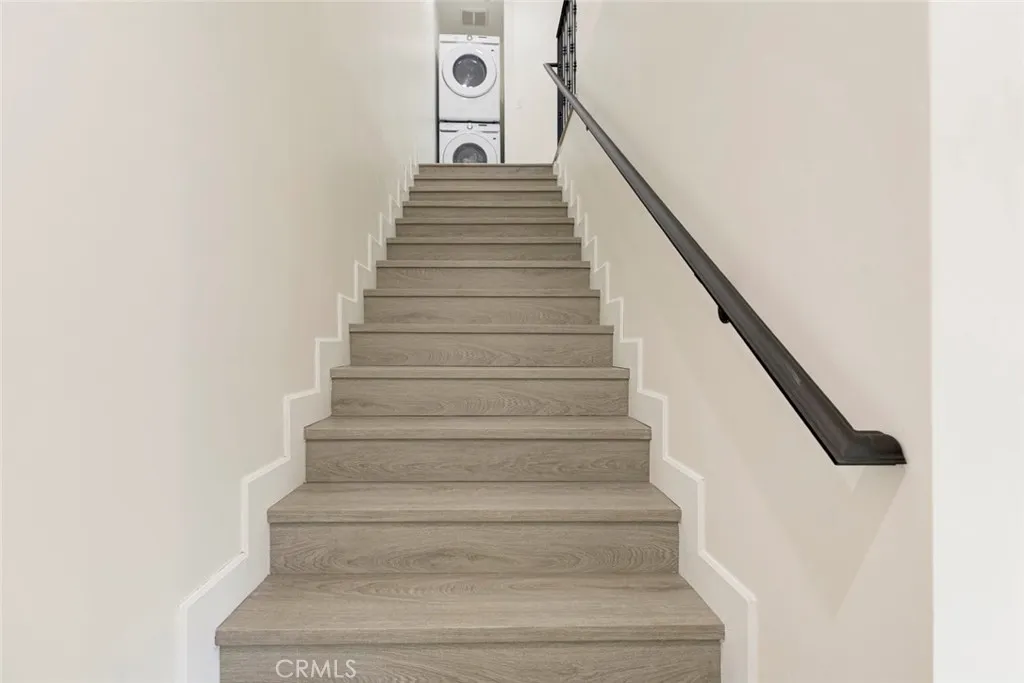 7044 Greeley Street, Unit 3 Tujunga, CA 91042 - Photo 7 of 16 a view of entryway