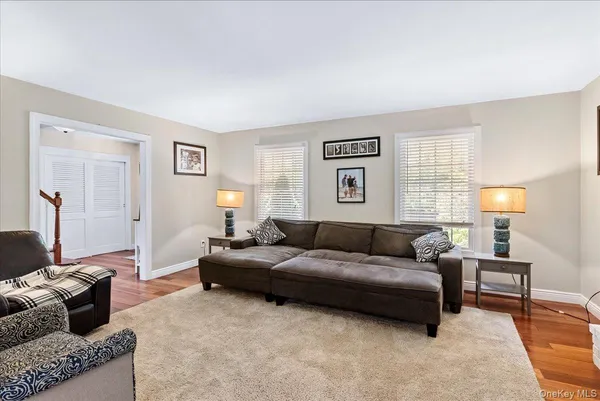 $1,499,000 | 15 Oak Lane, Hampton Bays, NY 11946