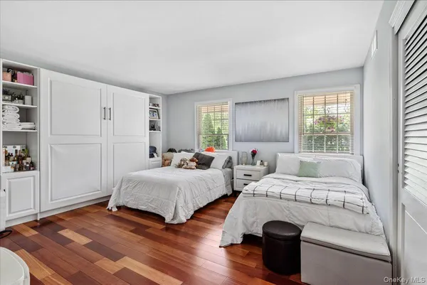 $1,499,000 | 15 Oak Lane, Hampton Bays, NY 11946