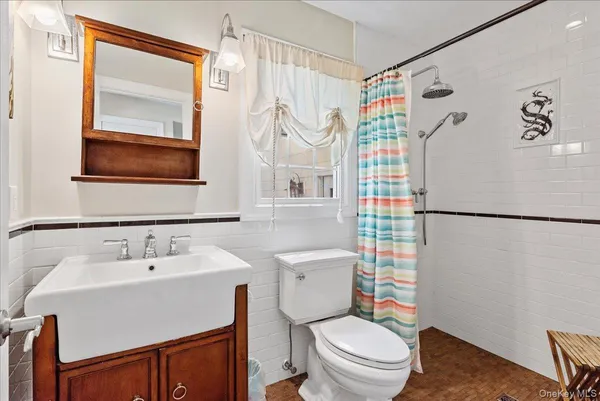 $1,499,000 | 15 Oak Lane, Hampton Bays, NY 11946
