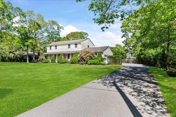 $1,499,000 | 15 Oak Lane, Hampton Bays, NY 11946