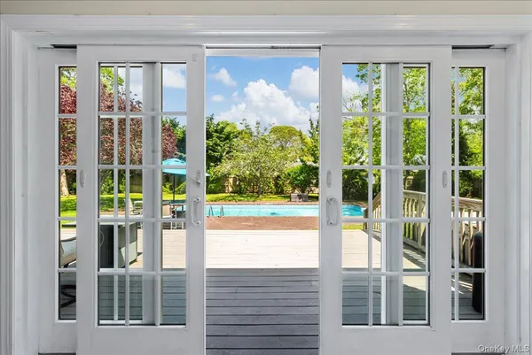 $1,499,000 | 15 Oak Lane, Hampton Bays, NY 11946