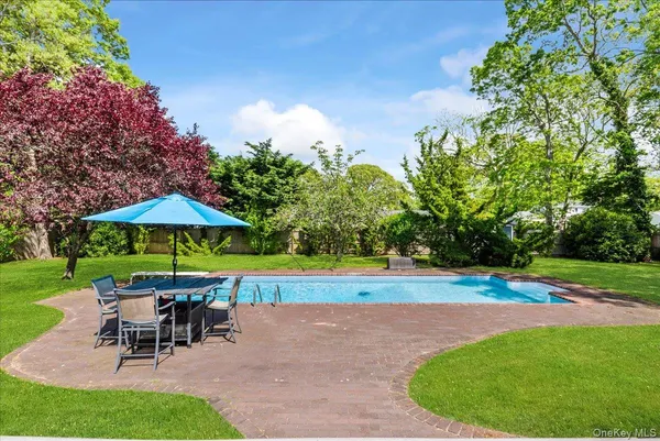 $1,499,000 | 15 Oak Lane, Hampton Bays, NY 11946