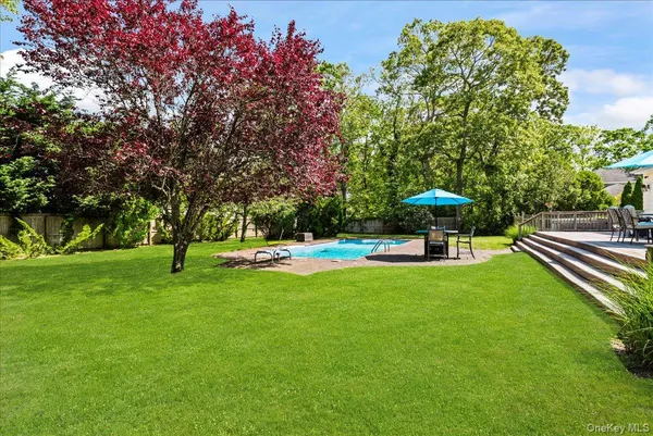 $1,499,000 | 15 Oak Lane, Hampton Bays, NY 11946