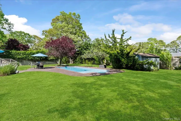 $1,499,000 | 15 Oak Lane, Hampton Bays, NY 11946