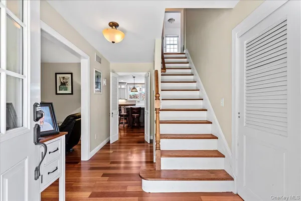 $1,499,000 | 15 Oak Lane, Hampton Bays, NY 11946