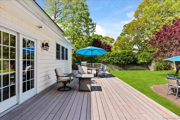 $1,499,000 | 15 Oak Lane, Hampton Bays, NY 11946