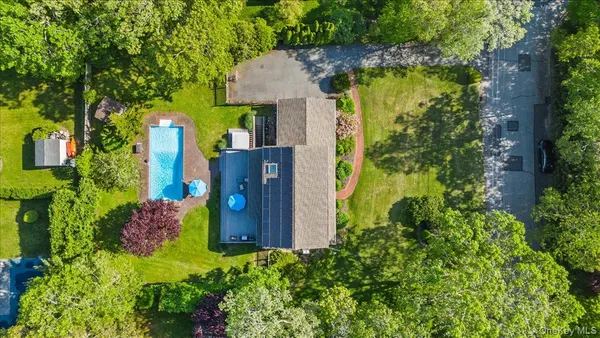 $1,499,000 | 15 Oak Lane, Hampton Bays, NY 11946