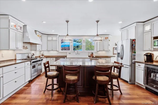 $1,499,000 | 15 Oak Lane, Hampton Bays, NY 11946