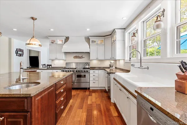$1,499,000 | 15 Oak Lane, Hampton Bays, NY 11946