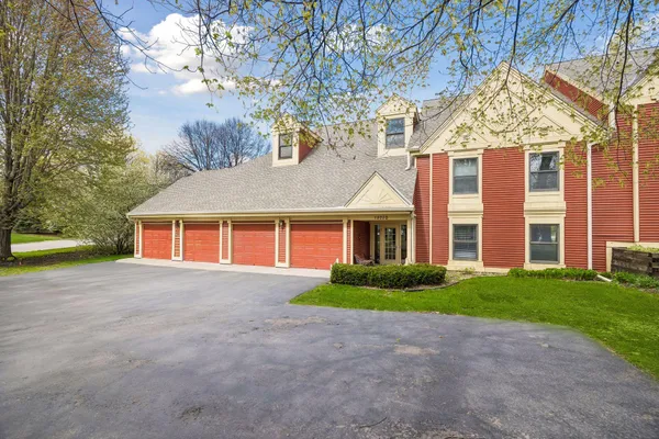 $269,900 | 15710 26th Avenue North, Unit D, Plymouth, MN 55447