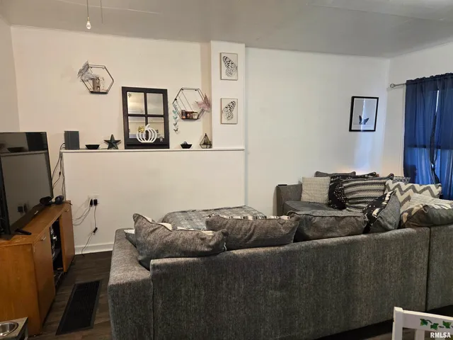 $125,900 | 564 South Main Street, Canton, IL 61520