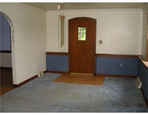 1133 Altman Road Jeannette, PA 15644 - Photo 4 of 15 Living Room.