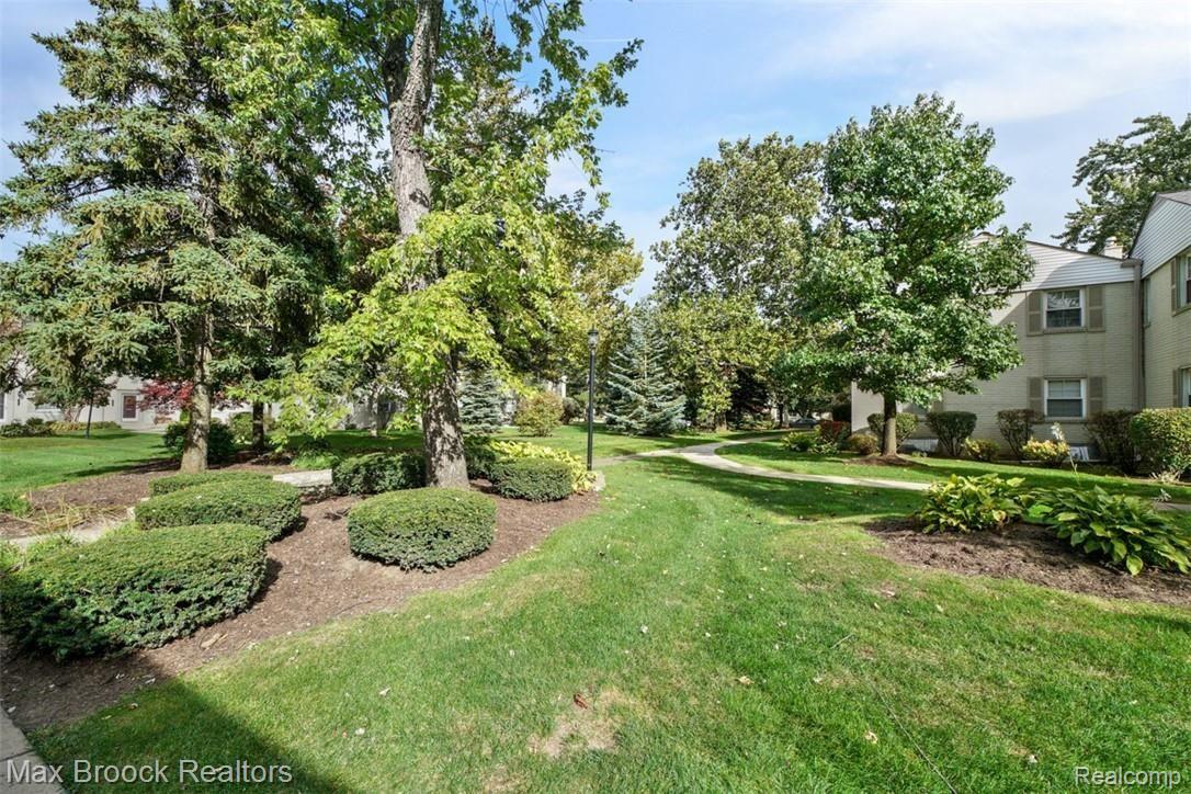 1652 Graefield Road Birmingham, MI 48009 - Photo 23 of 25 DSC03961.jpg