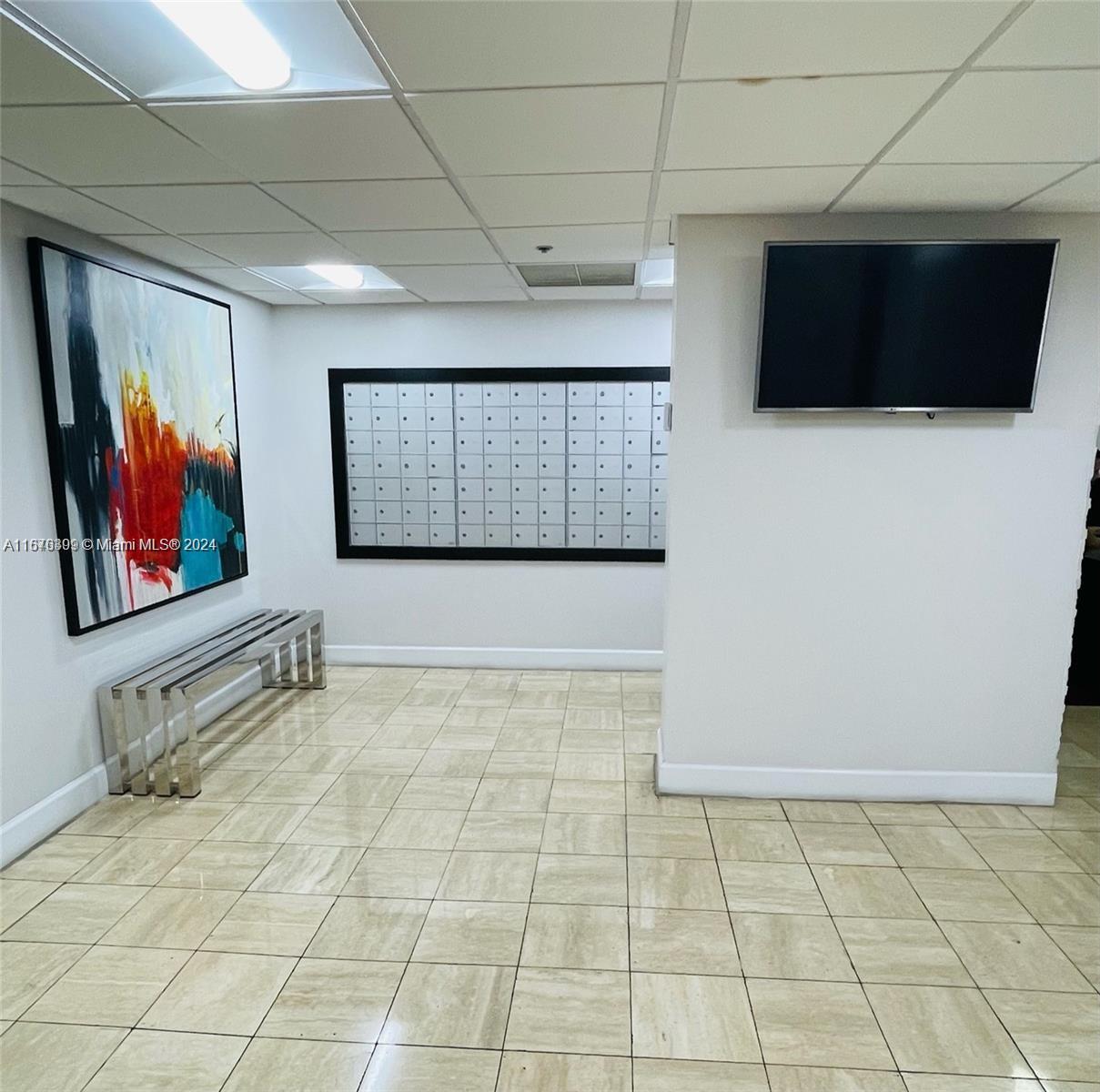 Hillcrest Hollywood, FL 33021 - Photo 22 of 37 a view of a livingroom with furniture and an empty room