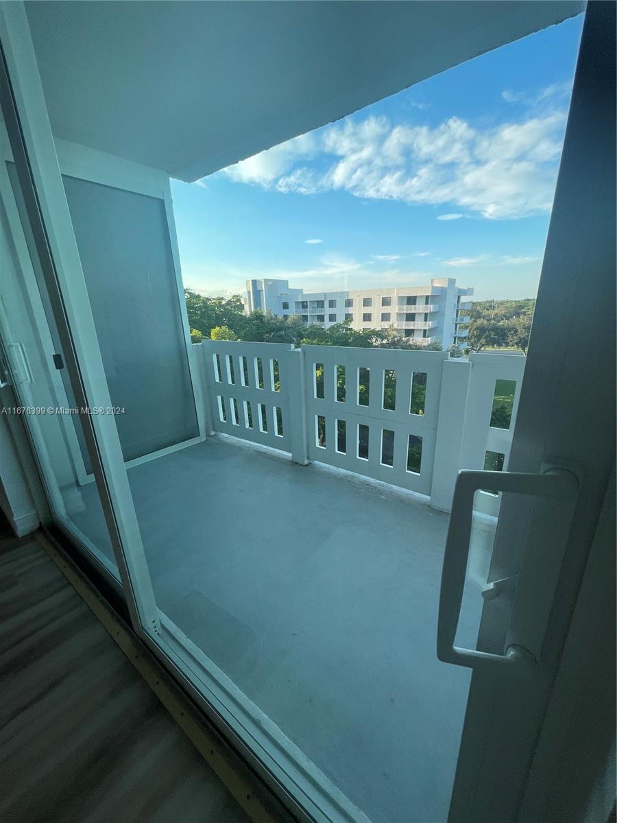 Hillcrest Hollywood, FL 33021 - Photo 6 of 37 a view of balcony with furniture