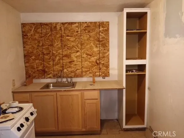 $250,000 | 17042 C Street, Victorville, CA 92395