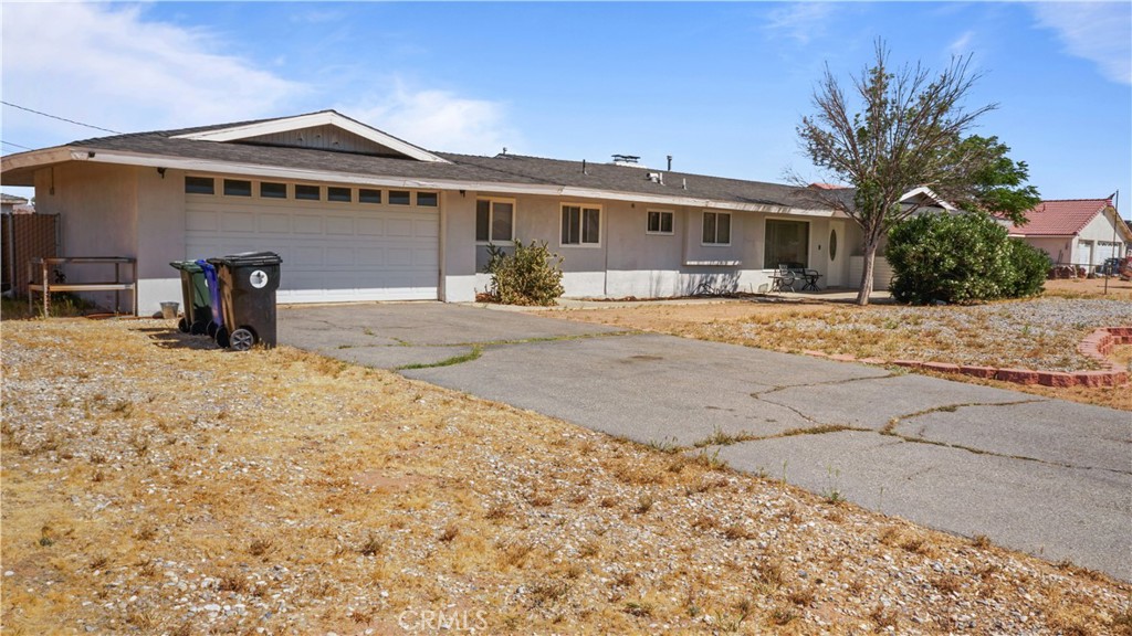 13814 Kiowa Road Apple Valley, CA 92307 - Photo 1 of 20