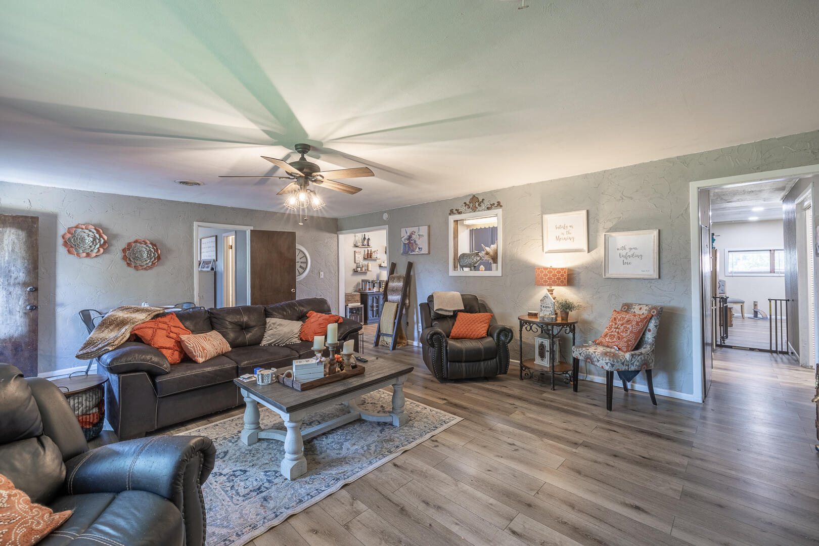 710 West 5th Street Post, TX 79356 - Photo 31 of 50 a living room with furniture ceiling fan and a rug