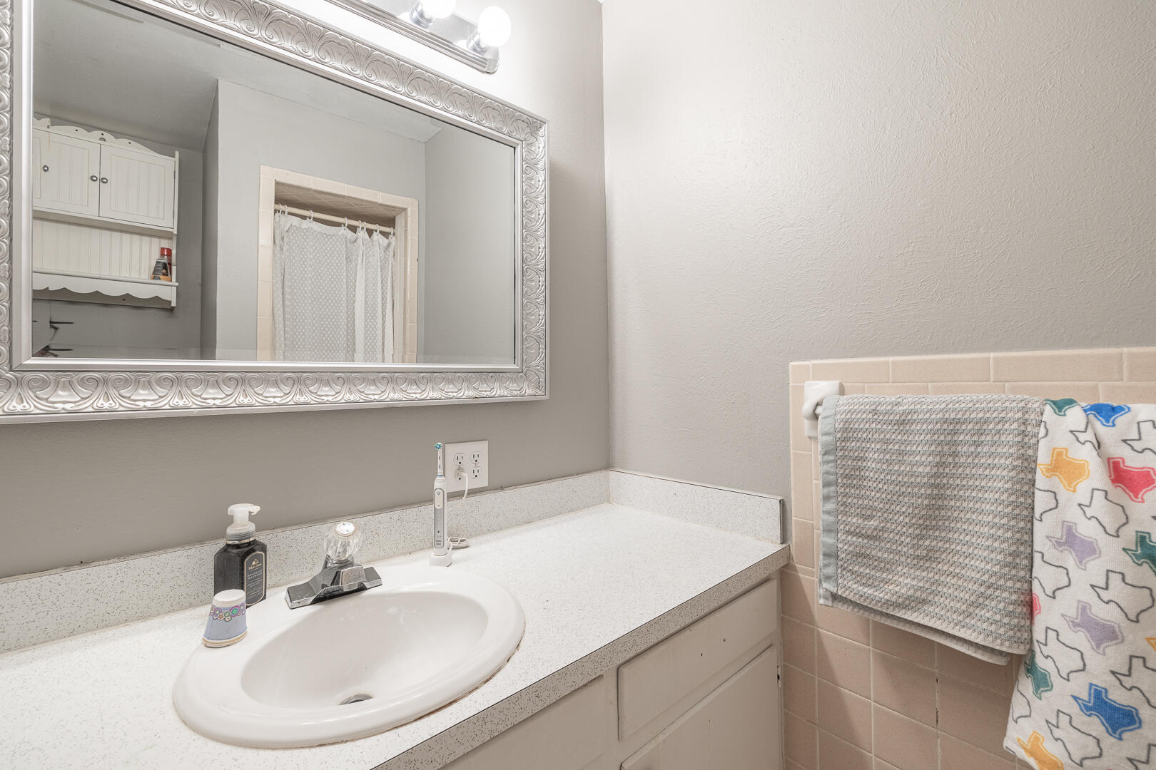 710 West 5th Street Post, TX 79356 - Photo 39 of 50 a bathroom with a sink and a mirror