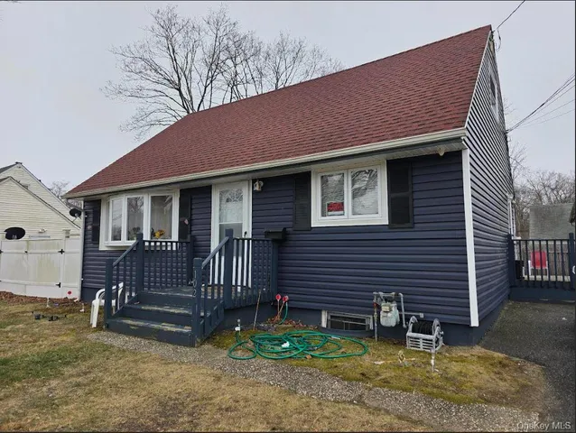 $3,500 | 102 Applegate Drive, Central Islip, NY 11722