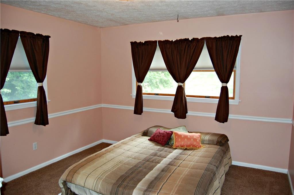 1887 Reissing Road McDonald, PA 15057 - Photo 20 of 25 NEUTRAL BR WITH CHAIRRAIL