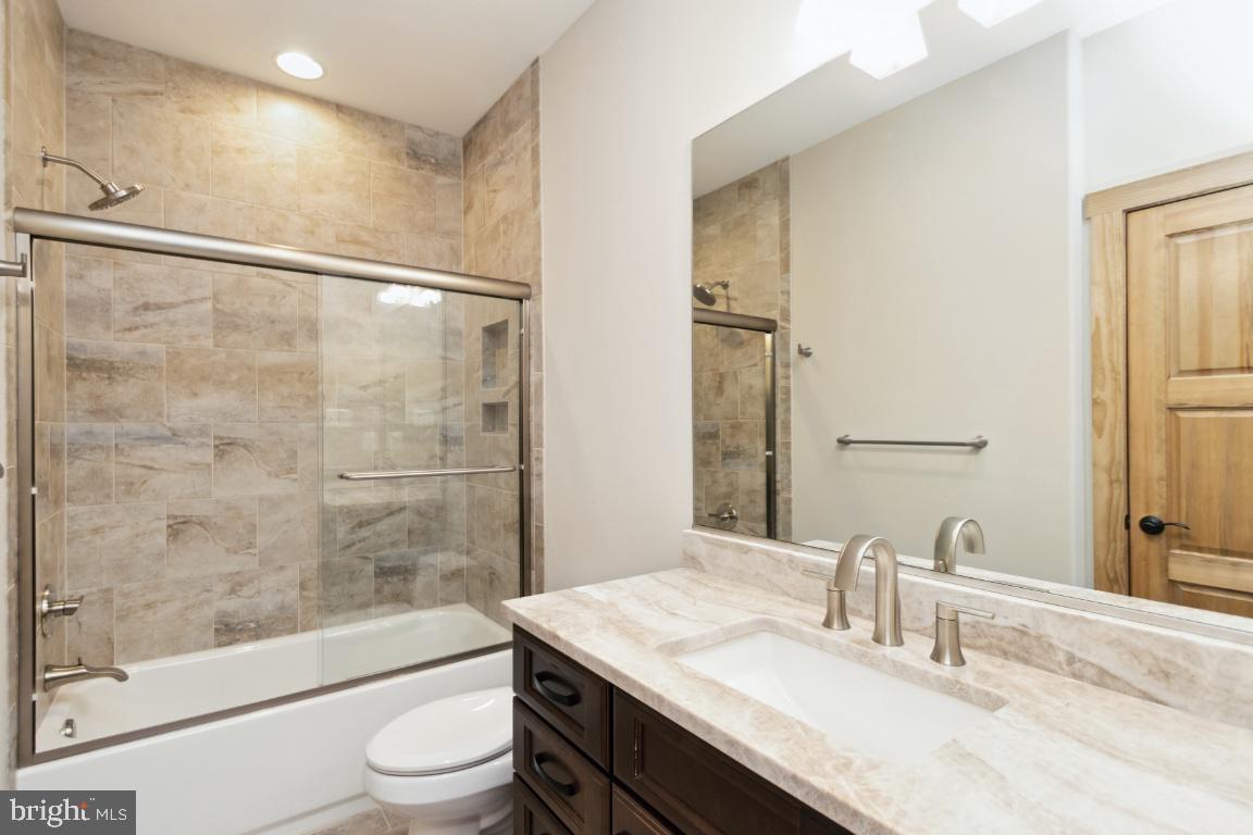 2075 Coon Club Road Westminster, MD 21157 - Photo 20 of 43 Full hallway bathroom.