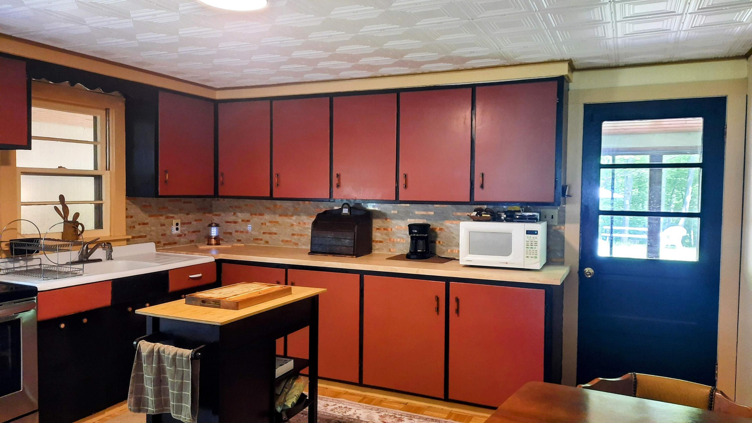 8424 3rd Street Onekama, MI 49675 - Photo 22 of 77 Kitchen