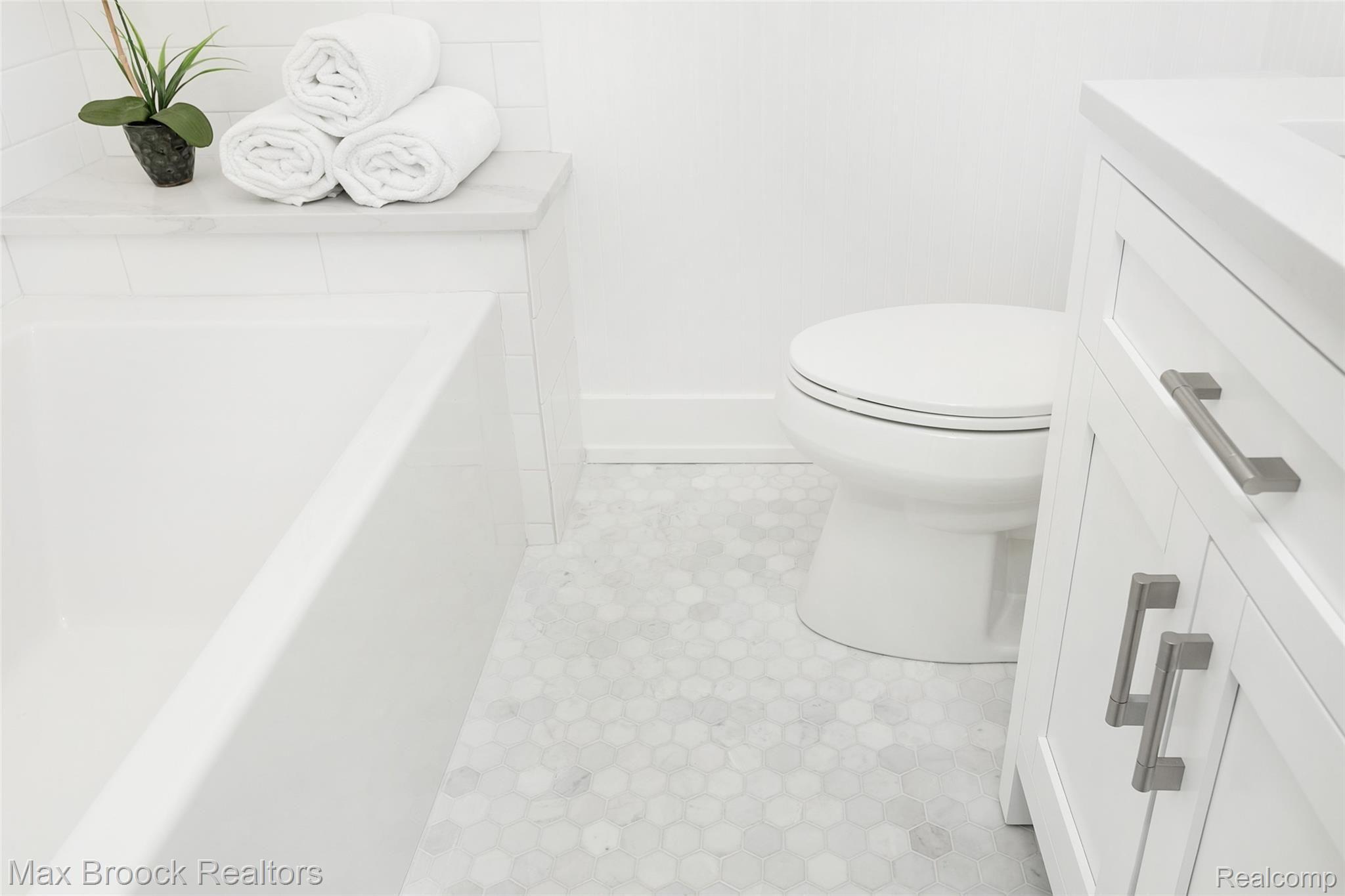 18346 Beverly Road Franklin, MI 48025 - Photo 25 of 36 Beverly-26.jpg