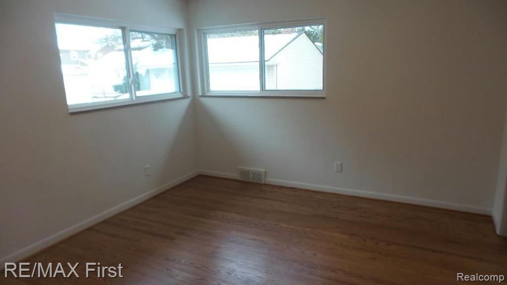 18418 Beverly Road Beverly Hills, MI 48025 - Photo 17 of 19