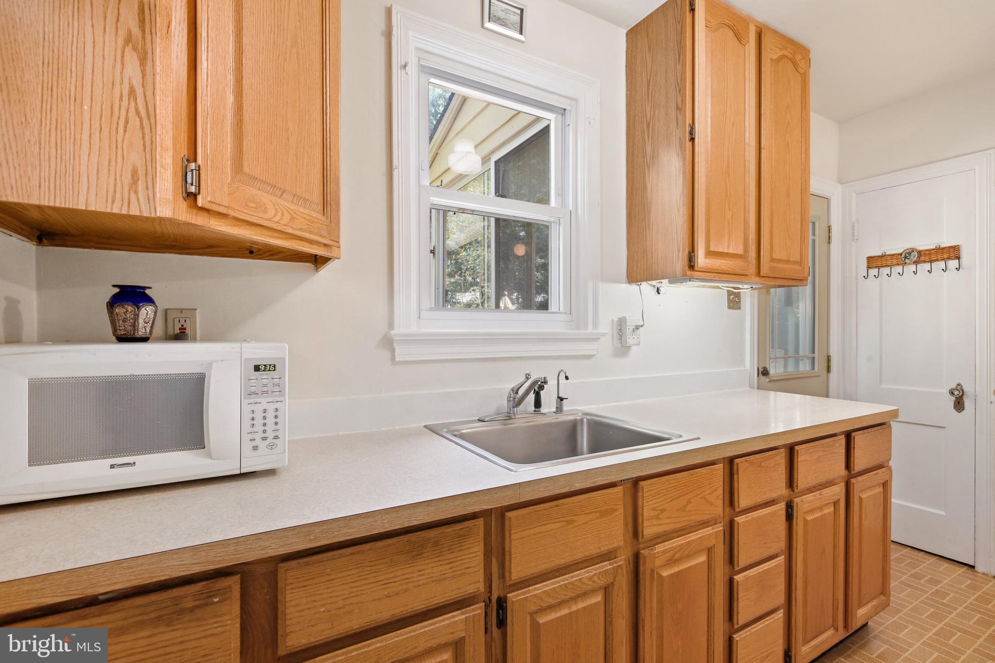 611 Easley Street Silver Spring, MD 20910 - Photo 14 of 29 Gallery Image 14