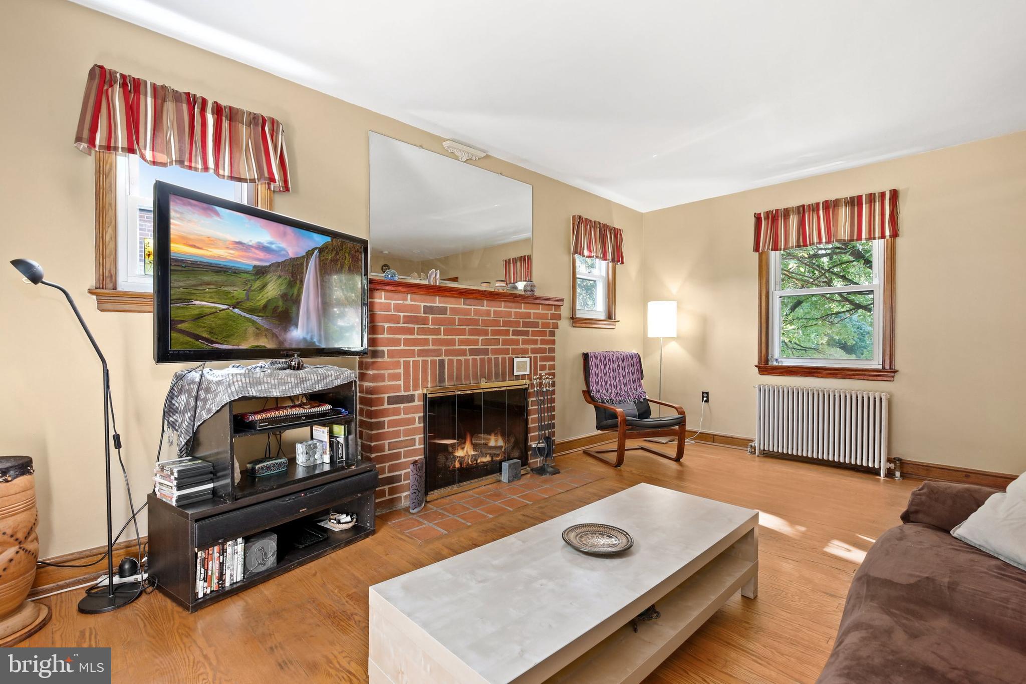 611 Easley Street Silver Spring, MD 20910 - Photo 6 of 29 Gallery Image 6