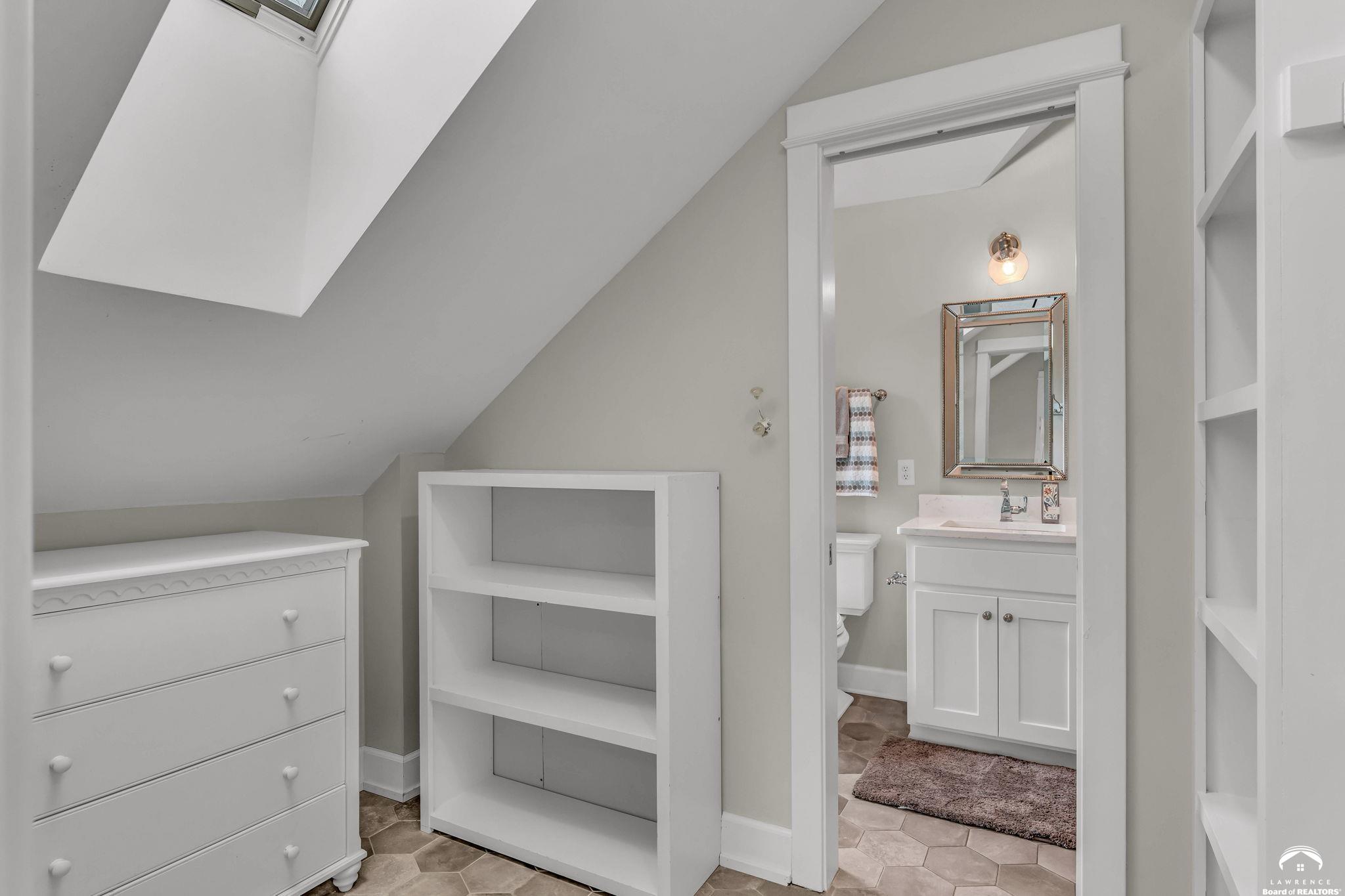 2812 Stratford Road Lawrence, KS 66049 - Photo 37 of 59 Gallery Image 37