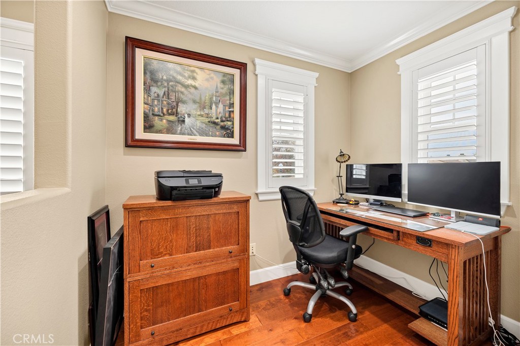 40152 Stowe Road Temecula, CA 92591 - Photo 23 of 56 a workspace with furniture and window