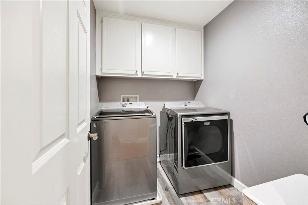 40152 Stowe Road Temecula, CA 92591 - Photo 31 of 56 a utility room with dryer and washer