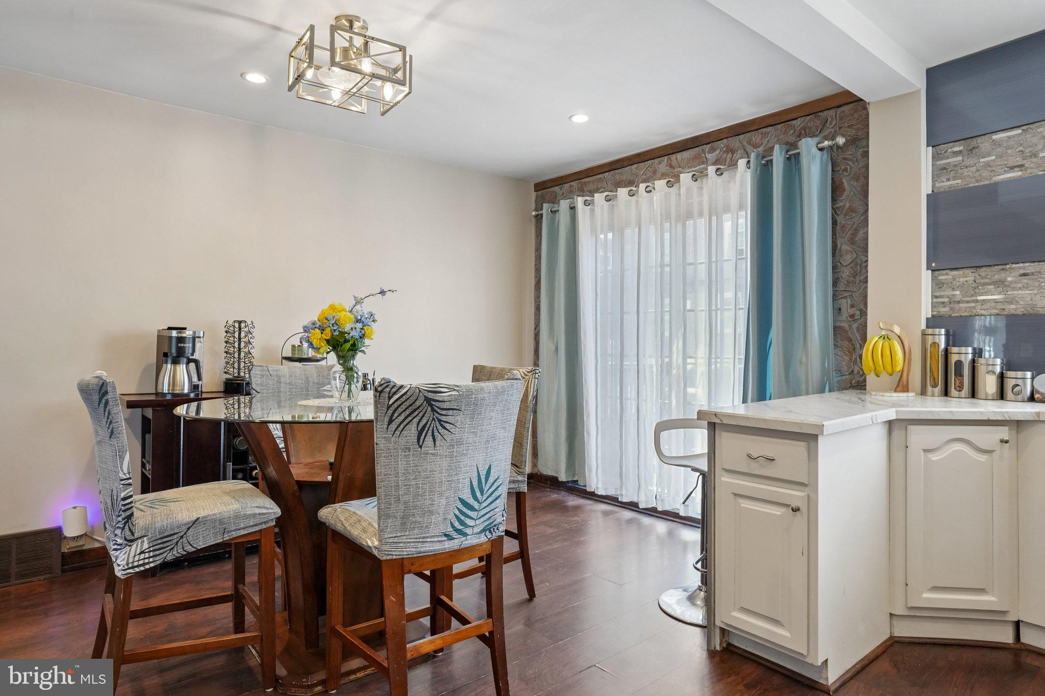 7242 Algard Street Philadelphia, PA 19135 - Photo 9 of 25 Bright and inviting dining space.