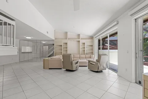 $749,999 | 4825 Northwest 98th Place, Doral, FL 33178