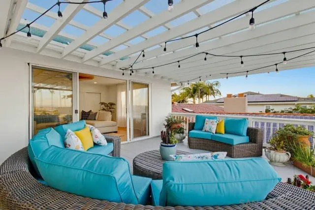 a view of a gallery with window