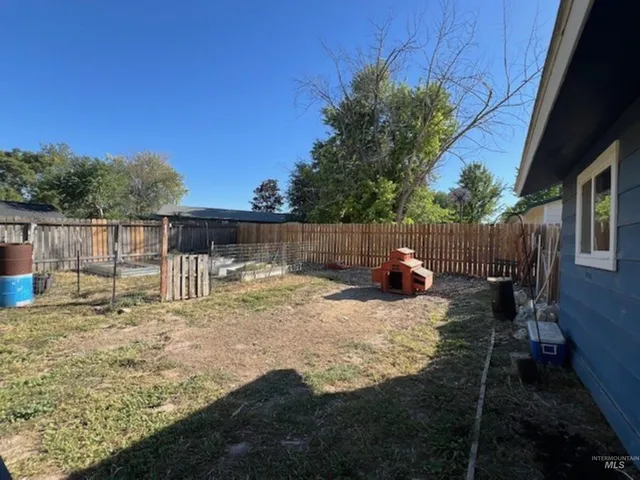 $300,000 | 405 Live Oak Avenue, Marsing, ID 83639