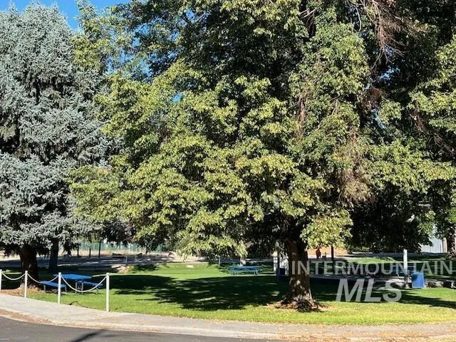 $300,000 | 405 Live Oak Avenue, Marsing, ID 83639