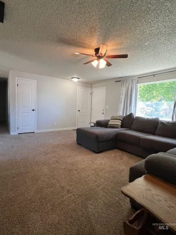 $300,000 | 405 Live Oak Avenue, Marsing, ID 83639