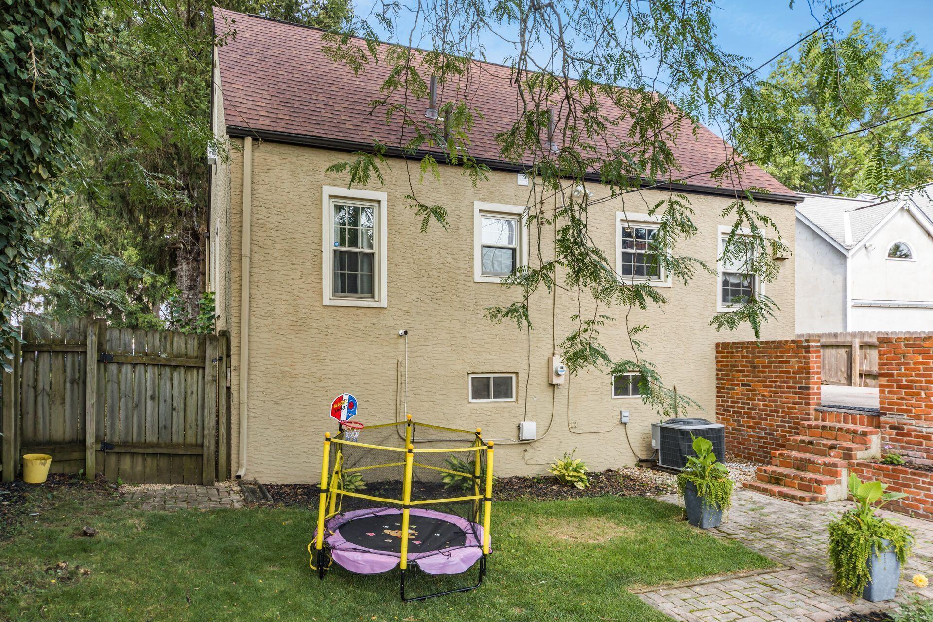 876 South Chesterfield Road Columbus, OH 43209 - Photo 39 of 43 039_a_Y S Chesterfield Rd-088